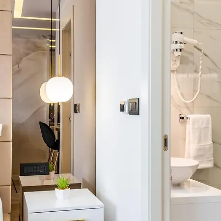 Sky - Free Parking * Split