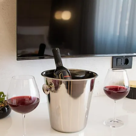 Sky - Free Parking * Split