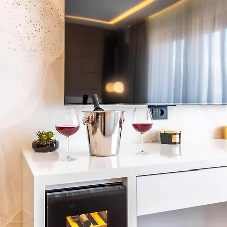 Sky - Free Parking * Split