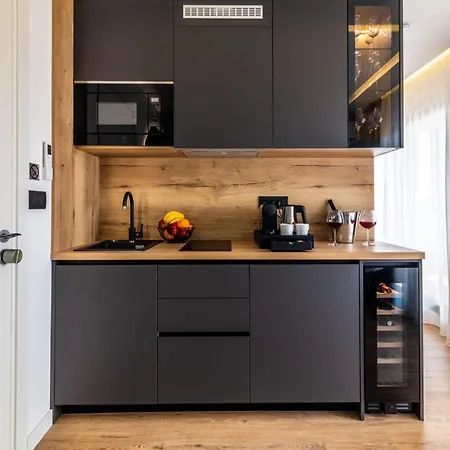 Sky - Free Parking *